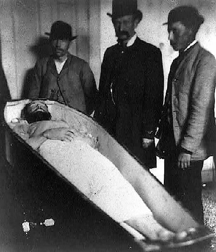 Jesse James dead in coffin